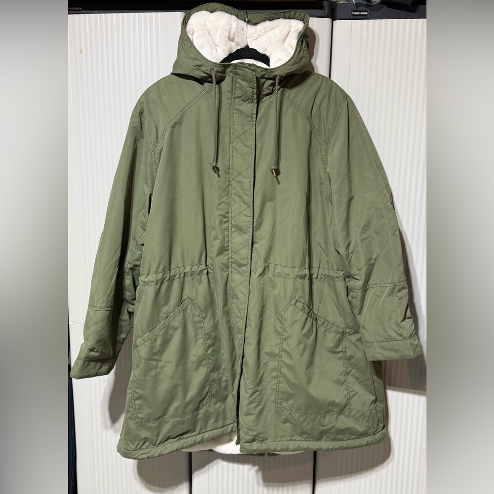 Old Navy / Water-Resistant Hooded Faux-Fur-Lined Parka for Women / 3XL / Olive